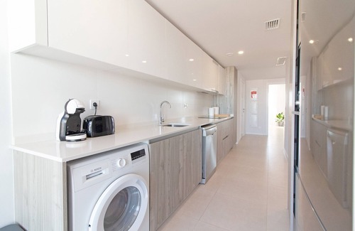 Canet de Berenguer Apartamento | Global Properties: Moderno apartamento de dos terrazas con vistas al mar y a la montaña.