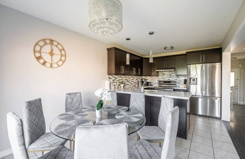 Brampton Villa | GLOBALSTAY. Modern 3 Bedroom House in Brampton. BBQ, parking.