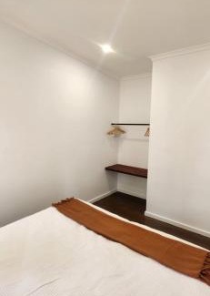 Seddon Casa | Glossy Black Cabin