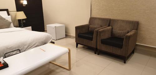 F-7 Sector Casa | Gofas Lodge