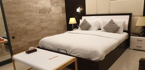 F-7 Sector Casa | Gofas Lodge