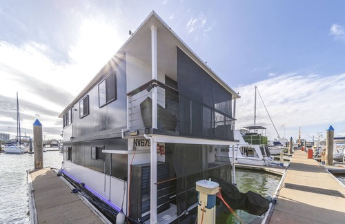 Main Beach Alquiler De Eote | Gold Coast Floating Home, Beach, Restaurants, Pets