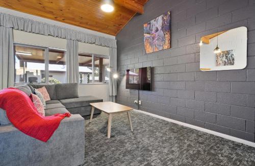 Queenstown Hotel | Gold Rush Inn