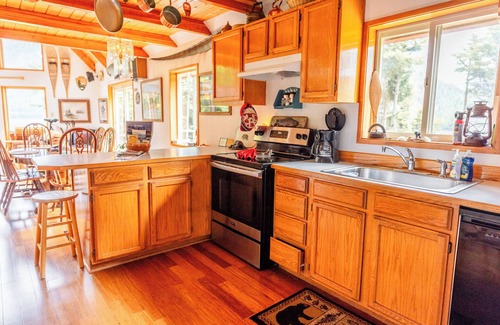 Sitka Casa | Golden Alaska Lodge - Rustic Cabin Rental in Sitka