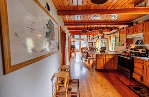 Sitka Casa | Golden Alaska Lodge - Rustic Cabin Rental in Sitka