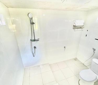 Sekotong Barat Hotel | Golden Beach Hotel Sekotong