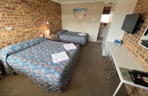 Caloundra Hotel | Golden Beach Motor Inn, Caloundra