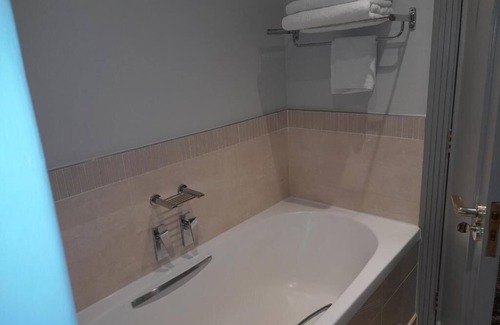 Scottsville Hotel | Golden Horse Hotel