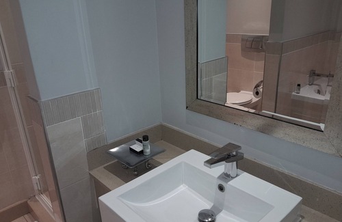 Scottsville Hotel | Golden Horse Hotel