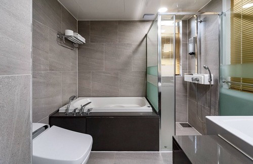 Chinju Hotel | Golden Tulip Essential Namgang