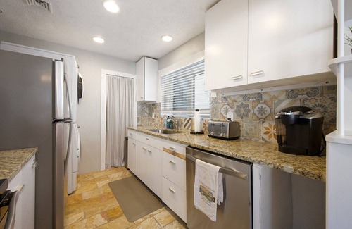 Golden Casa | Golden White House - 1 Block to Downtown Golden & Across the Street from Mines