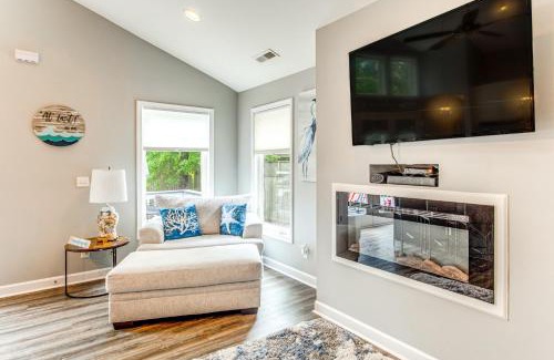 Little River Casa | Golf Cart Included Little River Cottage with Deck!