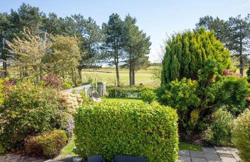 Newcastle Casa | Golf Links Cottage - Views of Royal County Down