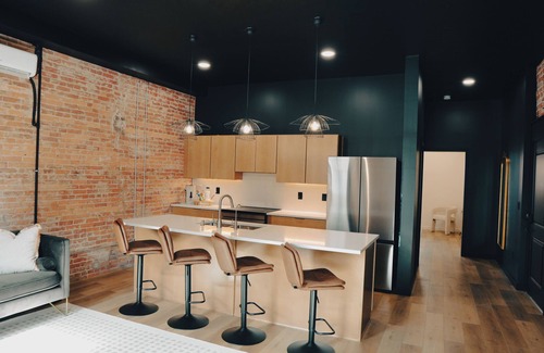 Sidney Apartamento | Golf Simulator and King Size APT - Downtown Sidney Ohio