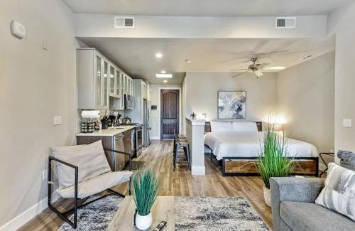 Downtown Salt Lake City Apartamento | Golf Simulator Delta Salt Palace Gym King Bed