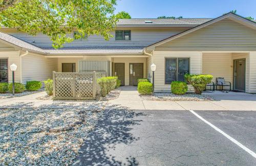 Sea Trail Apartamento | Golf Villa Near Sunset Beach and Intracoastal!