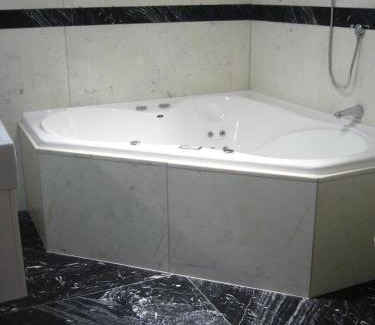 Wanaka Hotel | Golfcourse Road Chalets and Lodge