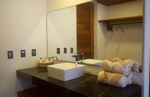 Troncones Casa | Golondrina Beachfront Room with Pool, Troncones