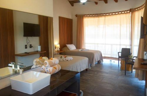 Troncones Casa | Golondrina Beachfront Room with Pool, Troncones