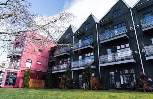 Tofino Condominio | Goodview Suite - licensed waterfront studio with a fireplace and patio