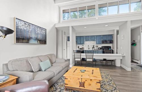 Peak 8 Casa | Gorgeous 2BR Home In Town Minutes from Skiing