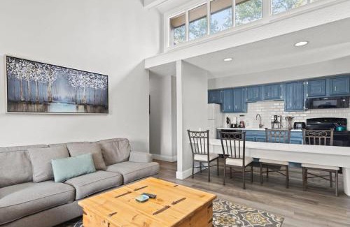 Peak 8 Casa | Gorgeous 2BR Home In Town Minutes from Skiing