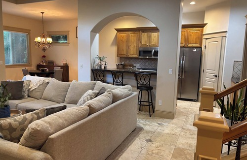 Meridian Villa | Gorgeous 3-bedroom Villa at the Banbury Golf Course subdivision.