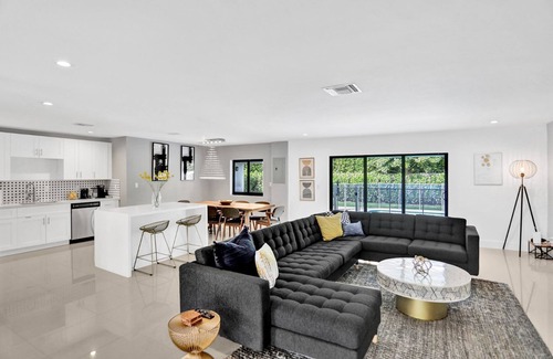 North Miami Beach Casa | Gorgeous 5BR Villa +Heated Pool!