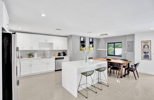 North Miami Beach Casa | Gorgeous 5BR Villa +Heated Pool!