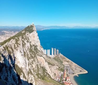 Gibraltar Apartamento | Gorgeous Apartment with Balcony at E1