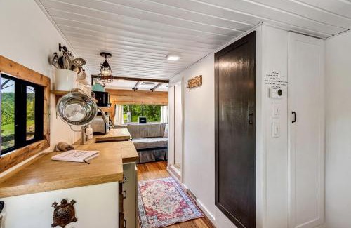 Somerdale Casa | Gorgeous Caravan Glamping Escape for Four in Dover, Ohio