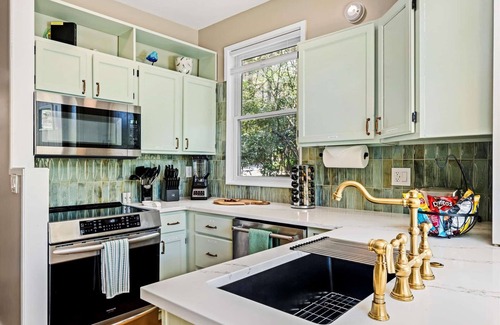 Cashiers Cabaña | Gorgeous Cottage on Private Lake - Walk to Town