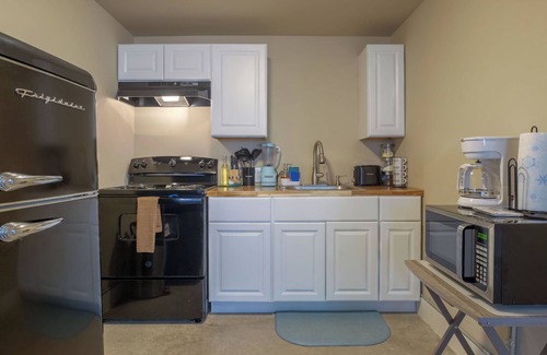 Near East Side Hotel | Gorgeous Guesthouse Near Amazing Downtown