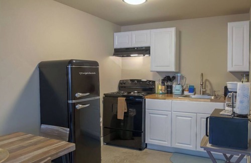 Near East Side Hotel | Gorgeous Guesthouse Near Amazing Downtown