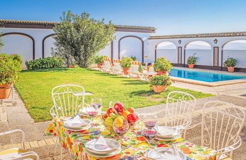 Morón de la Frontera Casa | Gorgeous home in Morón de la Frontera