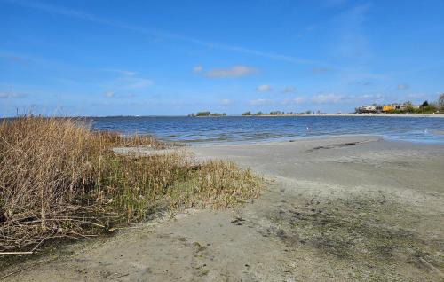 Makkum Casa | Gorgeous Home In Makkum With Kitchen