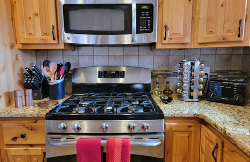 Lakehead-Lakeshore Casa | Gorgeous Lakehouse w/Hot Tub, Pool Table, Games & MORE!