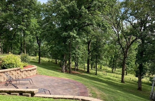 Independence Casa | Gorgeous Log Home featuring 8-person outdoor HOT TUB-available year round.