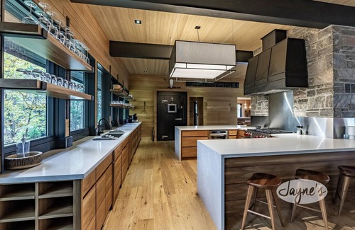 Minett Cabaña | Gorgeous Modern Muskoka Masterpiece! Dockside Cabana with Bar! Guest Cabin!