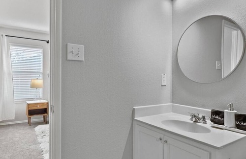 Keller Casa | Gorgeous Remodeled 4B Home for Extended Stay!