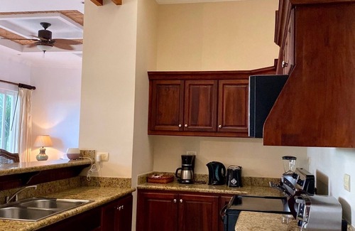 Esterillos Este Condominio | Condominio de lujo, hermosa piscina. Playa Bejuco