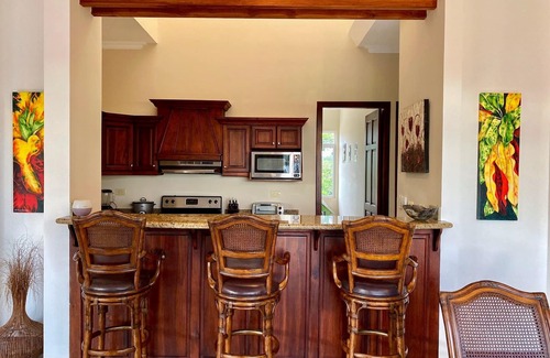 Esterillos Este Condominio | Condominio de lujo, hermosa piscina. Playa Bejuco