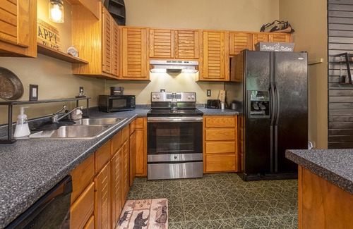 Carbondale Cabina | Gorgeous Secluded Cabin close to SIU and all the wineries