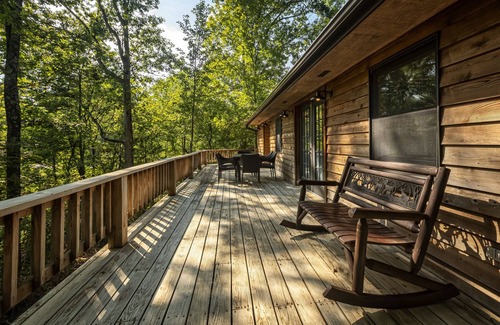 Carbondale Cabina | Gorgeous Secluded Cabin close to SIU and all the wineries
