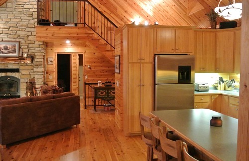 Shell Lake Cabina | Hermosa vista del atardecer y Sandy Beach en Shell Lake con sala de juegos.