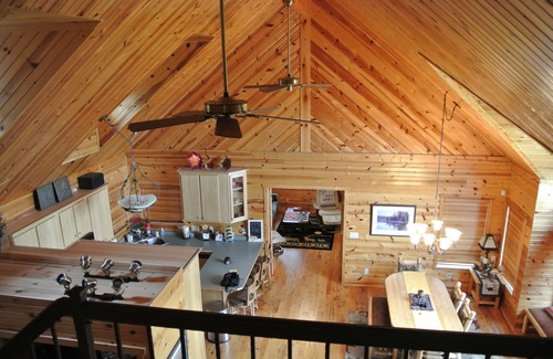 Shell Lake Cabina | Hermosa vista del atardecer y Sandy Beach en Shell Lake con sala de juegos.