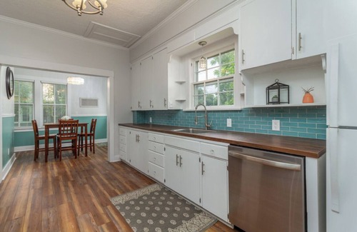 Lebanon Casa | Gorgeous Victorian home 40min from Lake Ozarks!!