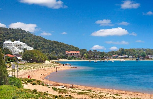 Ettalong Beach Villa | Gorgeous villa 5min walk to beach KING BED