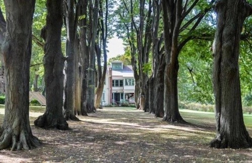 Lewisboro Casa | Preciosa casa de Westchester con piscina, jacuzzi, sala de vapor y tenis.