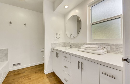 La Canada Flintridge Casa | Gould Getaway Spacious Backyard Oasis in LA Canada
